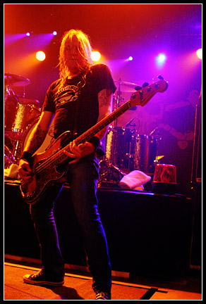 2004-02-13 - Backyard Babies från P3 Popstad 2004, Jönköping