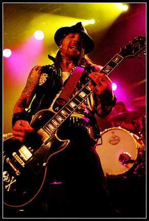 2004-02-13 - Backyard Babies från P3 Popstad 2004, Jönköping