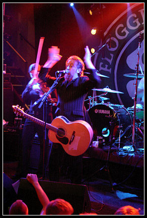 2003-12-02 - Flogging Molly från Sticky Fingers, Göteborg