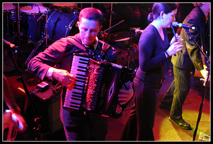 2003-12-02 - Flogging Molly från Sticky Fingers, Göteborg