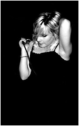 2003-04-15 - The Sounds från Sticky Fingers, Göteborg