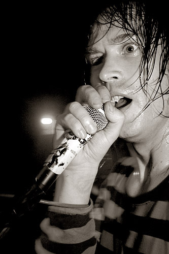 2004-05-21 - The (International) Noise Conspiracy från München Atomic Café, München