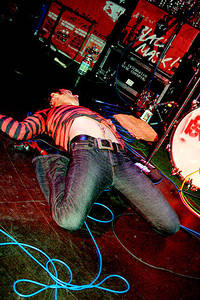 2004-05-21 - The (International) Noise Conspiracy från München Atomic Café, München