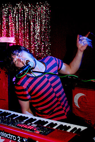 2004-05-21 - The (International) Noise Conspiracy från München Atomic Café, München