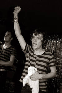 2004-05-21 - The (International) Noise Conspiracy från München Atomic Café, München