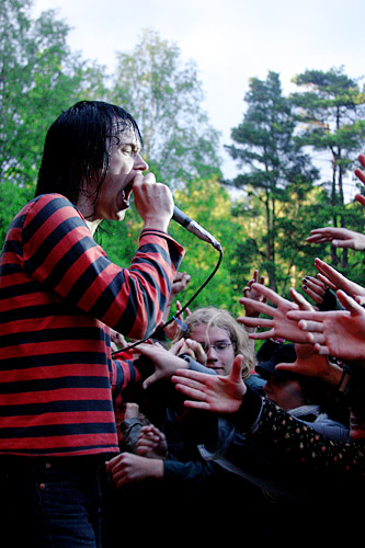 2004-06-18 - The (International) Noise Conspiracy från Hultsfred, Hultsfred