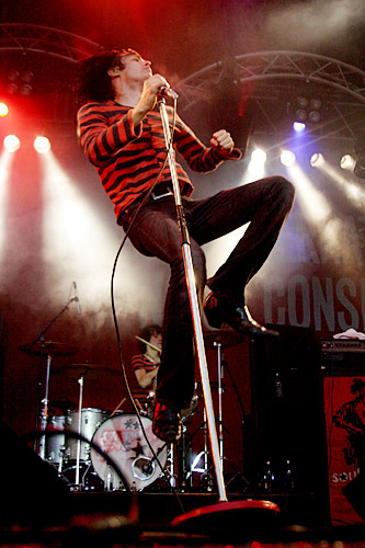 2004-06-18 - The (International) Noise Conspiracy från Hultsfred, Hultsfred