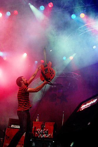2004-06-18 - The (International) Noise Conspiracy från Hultsfred, Hultsfred