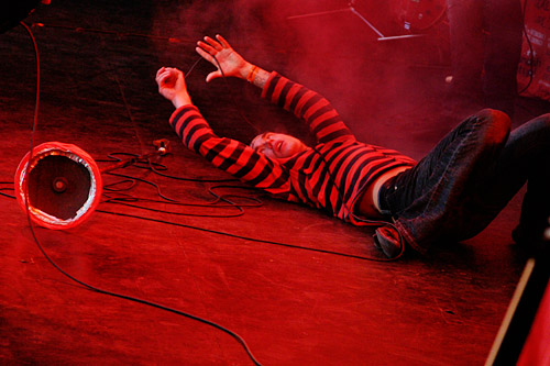 2004-06-18 - The (International) Noise Conspiracy från Hultsfred, Hultsfred