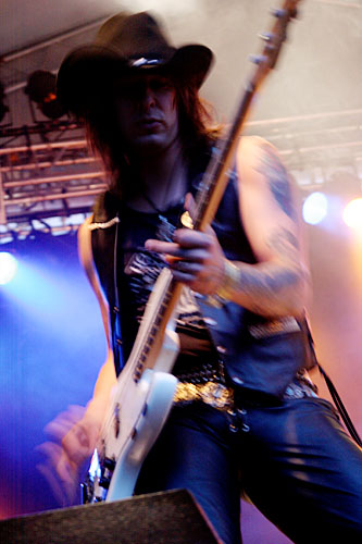 2004-07-08 - Hanoi Rocks från Peace & Love, Borlänge