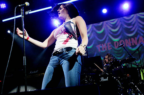 2004-08-26 - The Donnas från Reading Festival, Reading