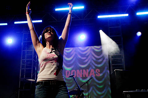 2004-08-26 - The Donnas från Reading Festival, Reading