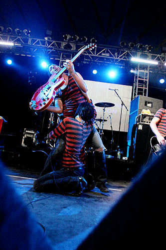 2004-08-26 - The (International) Noise Conspiracy från Reading Festival, Reading