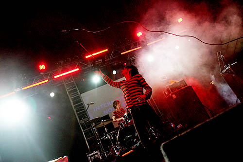 2004-08-26 - The (International) Noise Conspiracy från Reading Festival, Reading