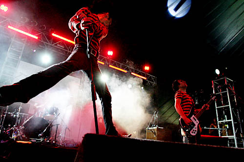 2004-08-26 - The (International) Noise Conspiracy från Reading Festival, Reading