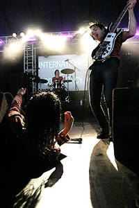2004-08-26 - The (International) Noise Conspiracy från Reading Festival, Reading