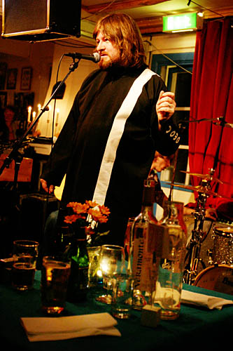 2004-08-30 - The Soundtrack Of Our Lives från Slussens Pensionat, Orust 2004-08-30 - The Soundtrack Of Our Lives från Slussens Pensionat, Orust