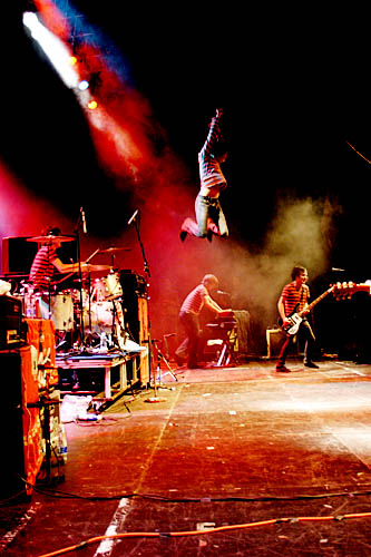 2004-09-09 - The (International) Noise Conspiracy från Heartattack, Stockholm
