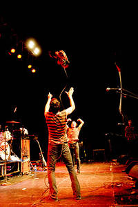 2004-09-09 - The (International) Noise Conspiracy från Heartattack, Stockholm