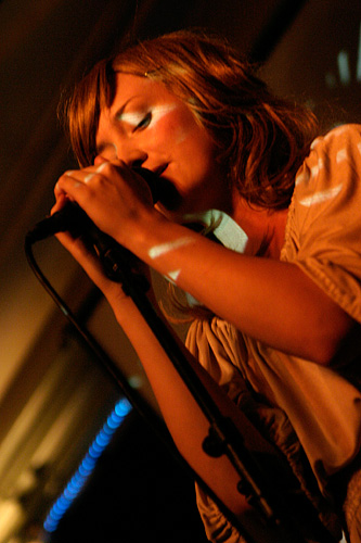2004-09-30 - The Concretes från Bommens Salonger, Göteborg