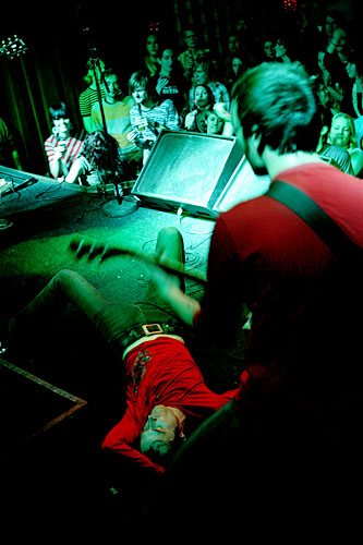2004-10-01 - The (International) Noise Conspiracy från Sticky Fingers, Göteborg
