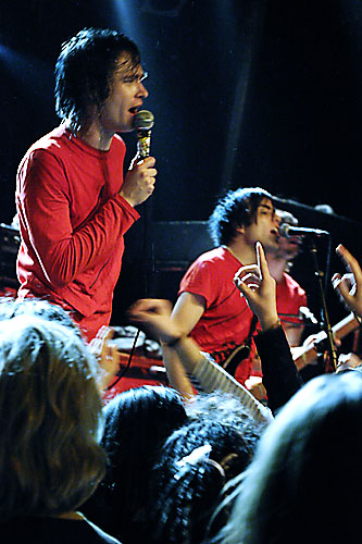2004-10-07 - The (International) Noise Conspiracy från The Tivoli, Helsingborg