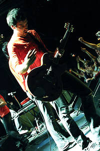 2004-10-07 - The (International) Noise Conspiracy från The Tivoli, Helsingborg