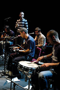 2004-10-11 - José González från Södra Teatern, Stockholm