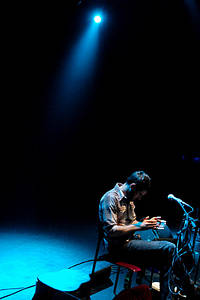 2004-10-11 - José González från Södra Teatern, Stockholm