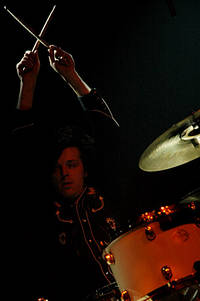 2004-11-03 - The Flaming Sideburns från Mondo, Stockholm
