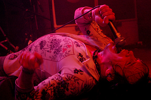 2004-11-03 - The Flaming Sideburns från Mondo, Stockholm