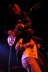 2004-11-03 - The Flaming Sideburns från Mondo, Stockholm