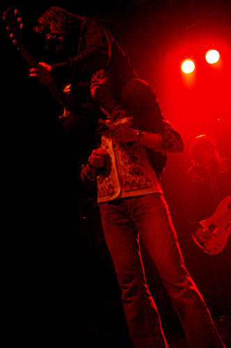 2004-11-03 - The Flaming Sideburns från Mondo, Stockholm