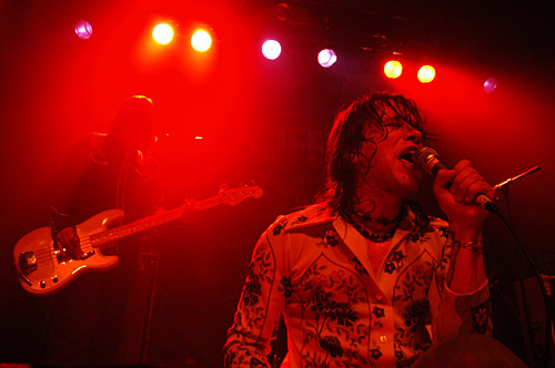 2004-11-03 - The Flaming Sideburns från Mondo, Stockholm