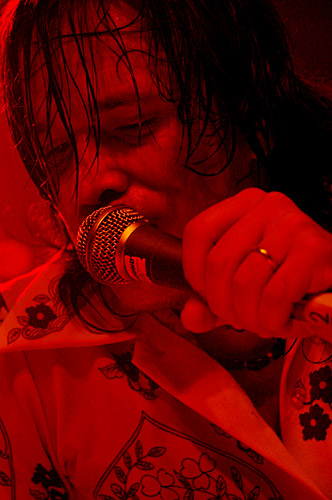2004-11-03 - The Flaming Sideburns från Mondo, Stockholm