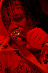2004-11-03 - The Flaming Sideburns från Mondo, Stockholm