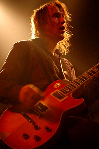 2004-11-03 - The Flaming Sideburns från Mondo, Stockholm