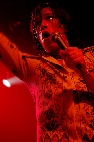 2004-11-03 - The Flaming Sideburns från Mondo, Stockholm