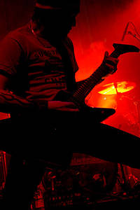 2004-12-03 - Mustasch från Nalen, Stockholm
