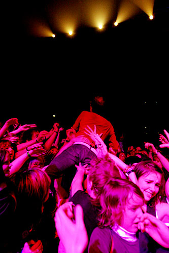 2005-04-07 - The (International) Noise Conspiracy från Umeå Open, Umeå