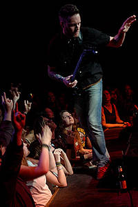 2005-06-01 - Mustasch från Mondo, Stockholm