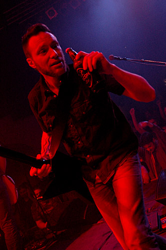 2005-06-01 - Mustasch från Mondo, Stockholm