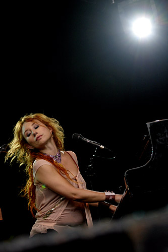 2005-06-17 - Tori Amos från Hultsfredsfestivalen, Hultsfred
