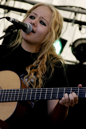 2005-06-18 - Sara Almqvist från Hultsfredsfestivalen, Hultsfred