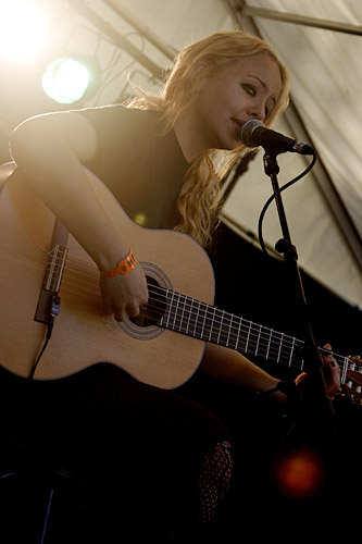2005-06-18 - Sara Almqvist från Hultsfredsfestivalen, Hultsfred