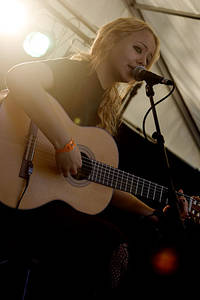 2005-06-18 - Sara Almqvist från Hultsfredsfestivalen, Hultsfred