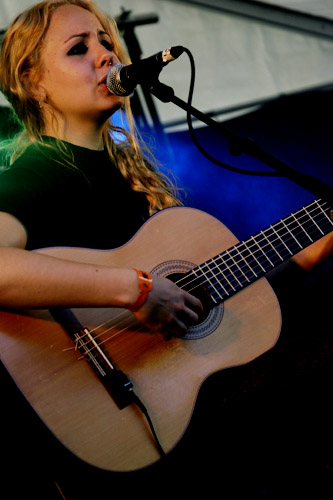 2005-06-18 - Sara Almqvist från Hultsfredsfestivalen, Hultsfred