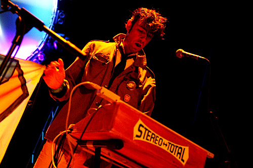 2006-03-25 - Stereo Total från Umeå Open, Umeå