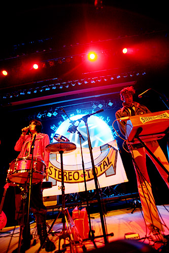 2006-03-25 - Stereo Total från Umeå Open, Umeå