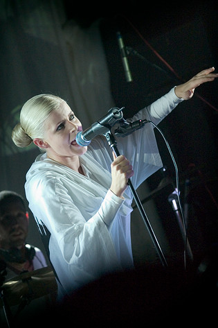 2005-10-21 - Robyn från The Tivoli, Helsingborg